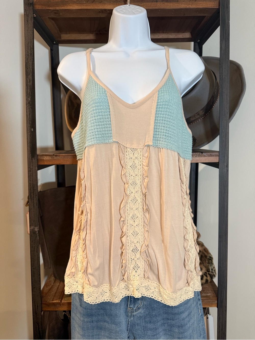 POL Two-Tone Lace-Trim Camisole in Beige and Mint